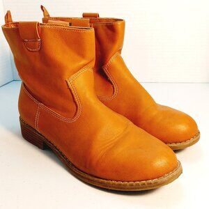 Ladies Western  Style Ankle Boots, Tan color size 5